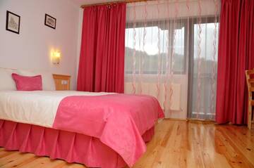 Фото Гостевой дом Family Hotel and Restaurant Plamena г. Орешак 4