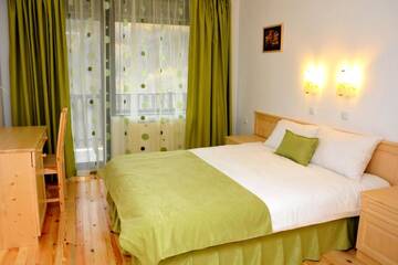 Фото Гостевой дом Family Hotel and Restaurant Plamena г. Орешак 5