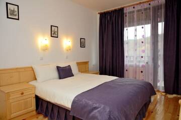 Фото номера Двухместный номер с 1 кроватью и балконом Гостевой дом Family Hotel and Restaurant Plamena г. Орешак 4