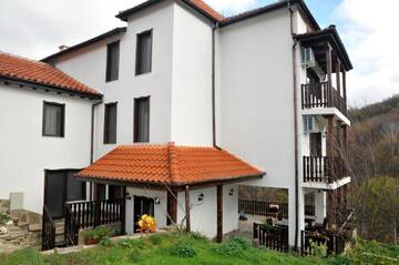 Фото Гостевой дом Family Hotel and Restaurant Plamena г. Орешак 3