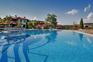 Фото Комплексы для отдыха с коттеджами/бунгало KTB Manastira Holiday Village г. Орешак